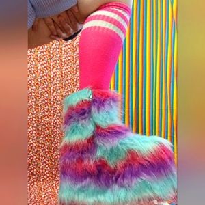 YRU Qomet Striped Fur Platform Boots